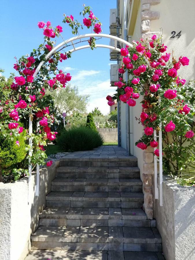 Guesthouse Olei Malinska Buitenkant foto